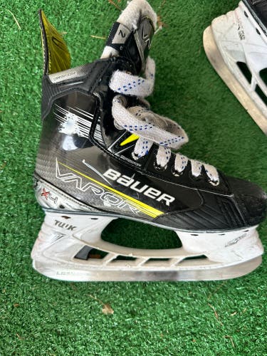 Bauer Vapor X4 Hockey Skates Size 2 (Used)