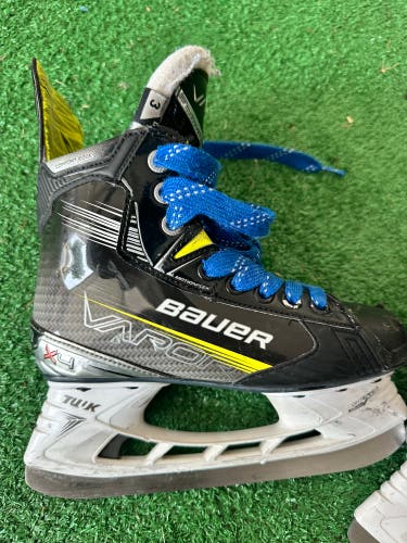 Bauer Vapor X4 Hockey Skates Size 3 (Used)