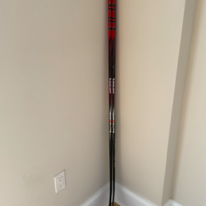 Intermediate Bauer Vapor Hyperlite 2 Right Handed Hockey Stick P28 Pro Stock (New), p88 lie