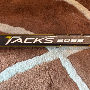 Intermediate CCM Tacks 2052 Right Handed Hockey Stick P29  (Used)
