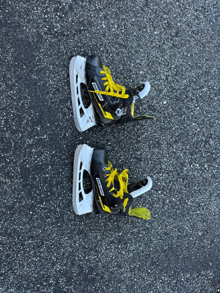 Bauer Supreme M4 Hockey Skates Regular Width  Size 3 (Used)