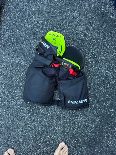 Small Junior Bauer VAPOR 2X Hockey Pants (Used)