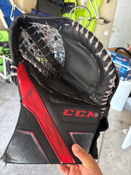 CCM Axis 580 break glove