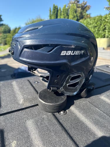 Medium Bauer Hyperlite 2 Helmet Sr. M/L