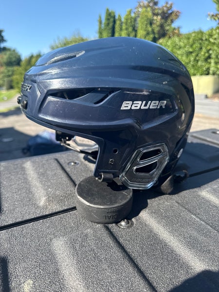 Medium Bauer Hyperlite 2 Helmet Sr. M/L
