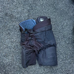 Medium Senior Bauer Hockey Pants