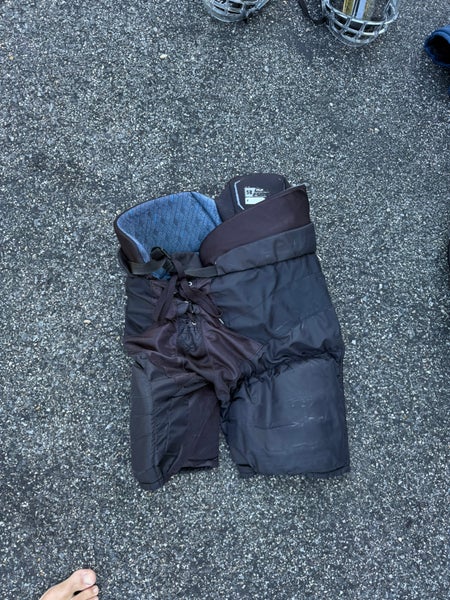 Medium Senior Bauer Hockey Pants