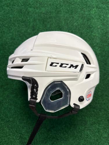 White Medium CCM Tacks 910 Helmet (Used)