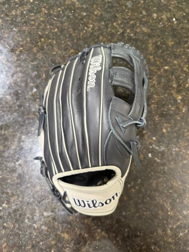 2025 Wilson RH Outfield A1000 Baseball Glove 12.5" (New)