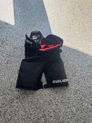 Medium Senior Bauer Vapor Hyperlite Hockey Pants (Used)