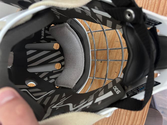 Senior Bauer 930 Goalie Mask  (Used)