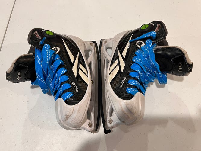 Reebok 10K Hockey Goalie Skates  Size 4 (Used)