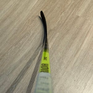 Senior Warrior Alpha LX2 PRO Right Handed Hockey Stick Mid Pattern Pro Stock (Used)