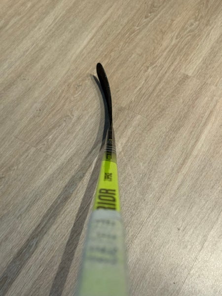 Senior Warrior Alpha LX2 PRO Right Handed Hockey Stick Mid Pattern Pro Stock (Used)