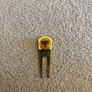 Vintage Tasmanian Devil Taz Ball Marker & Divot Tool