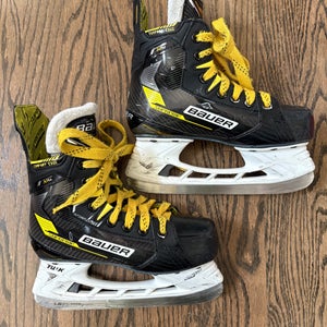 Bauer Supreme M4 Hockey Skates Regular Width Size 2 (Used)