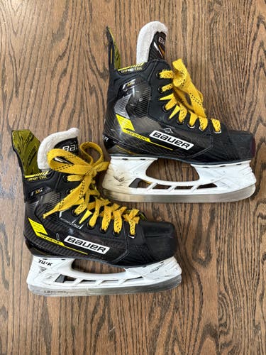 Bauer Supreme M4 Hockey Skates Regular Width Size 2 (Used)