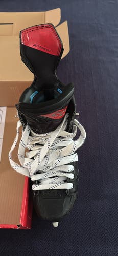 CCM JetSpeed FT6 Hockey Skates Regular Width 7 (Used)