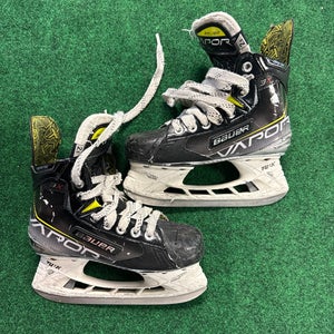 Junior Bauer Vapor 3X Hockey Skates (Regular) Size 2.5 (Used)