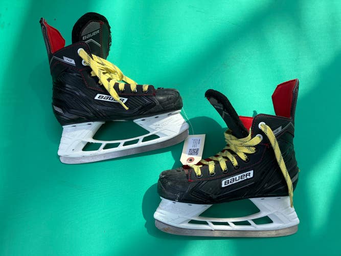 Junior Bauer Ns Hockey Skates Regular Width Size 1.5 (Used)