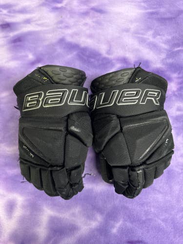 Black Junior Bauer Vapor Hyperlite Gloves 12" (Used)