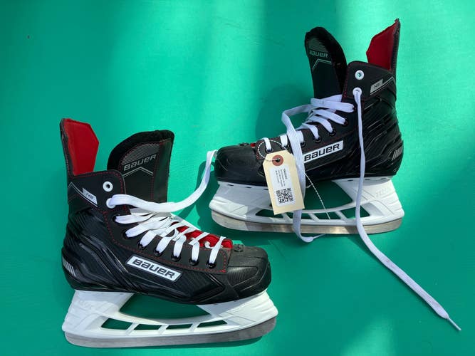 Senior Bauer Ns Hockey Skates Regular Width 6 (Used)