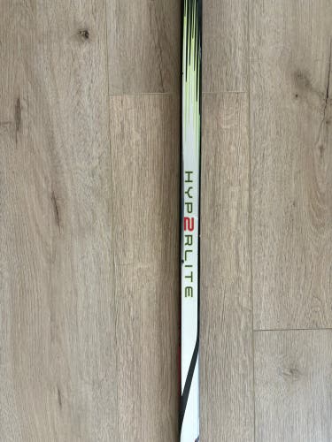 Senior Bauer Vapor Hyperlite 2 Right Handed Hockey Stick P92 (Used)