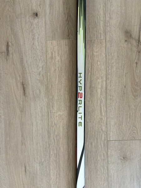 Senior Bauer Vapor Hyperlite 2 Right Handed Hockey Stick P92 (Used)