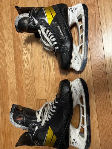 2023 Bauer Supreme UltraSonic Hockey Skates Regular Width Pro Stock 8.5 (Used)