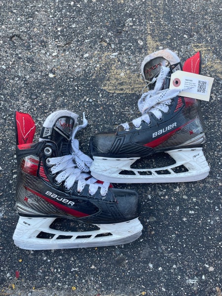 Youth Bauer Vapor X5 Pro Hockey Skates Regular Width 13.5 (Used)
