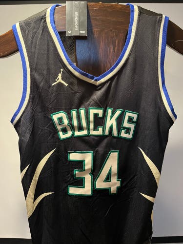 2022–23 Milwaukee Bucks Giannis Antetokounmpo #34 Jordan Brand Statement Edition Jersey – Size 52