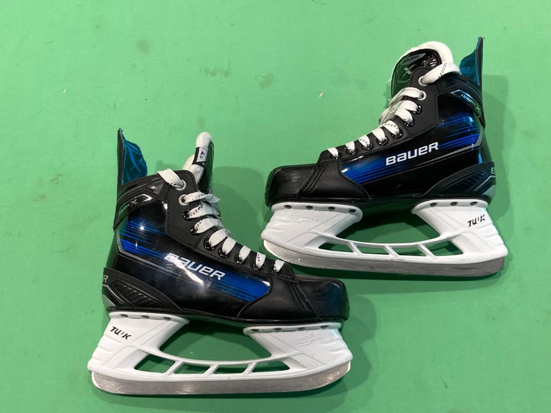 MINT CONDITION Intermediate Bauer Hockey Skates Size 4.5