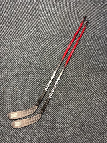 Junior Bauer Vapor X4 Hockey Stick 40 Flex Right Handed P28 (New) 2PACK