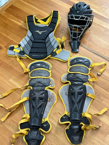 Mizuno Samurai Catcher's Set (Used)