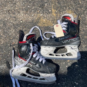 Junior Bauer Vapor X Shift Pro Hockey Skates Regular Width Size 1 (Used)