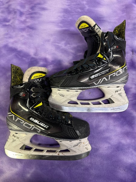 Junior Bauer Vapor 3X Hockey Skates Regular Width Size 2 (Used)