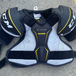 Large Senior CCM Tacks 5092 Shoulder Pads (Used)