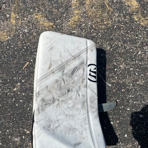 White Junior Warrior Ritual G6 Goalie Gloves & Blockers Regular (Used)