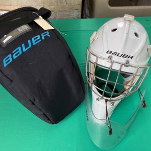 White Senior Bauer 960 Goalie Mask Small with Dangler (Used)