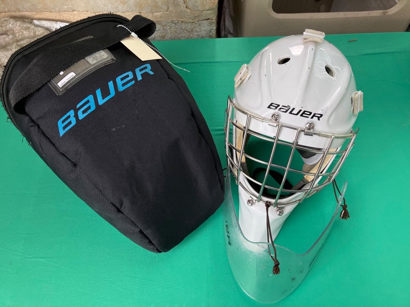 White Senior Bauer 960 Goalie Mask Small with Dangler (Used)