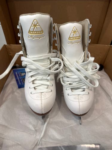 Jackson Ultima Mystique Figure Skates Junior 1 (Used)