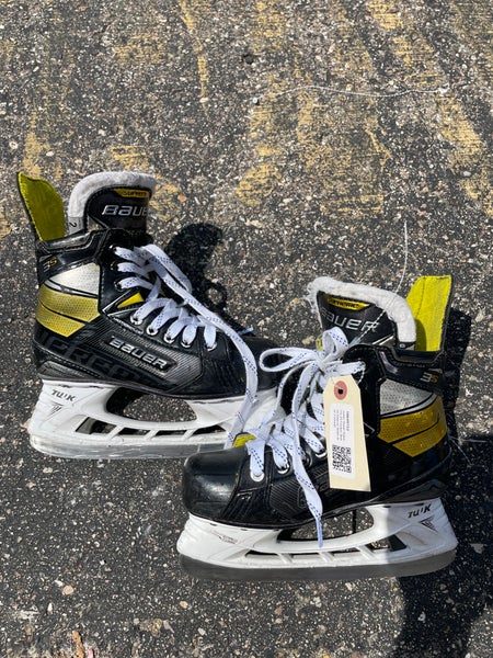 Junior Bauer Supreme 2S Hockey Skates Regular Width Size 2 (Used)