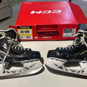 2023 CCM AS-580 Hockey Skates Regular Width 8.5 (Used)