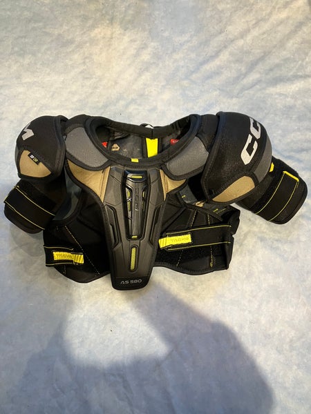 Large Junior CCM AS580 Shoulder Pads (Used)