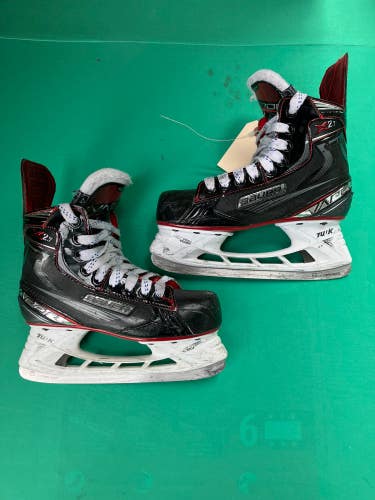 Junior Bauer Vapor X2.7 Hockey Skates Regular Width Size 4 (Used)