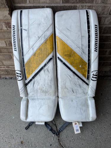 White 31" Junior Warrior Ritual G6 E+ Goalie Leg Pads (Used)