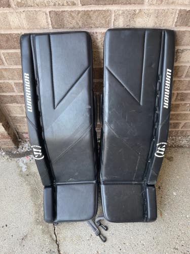 Black 30" Junior Warrior Ritual g6 Goalie Leg Pads (Used)