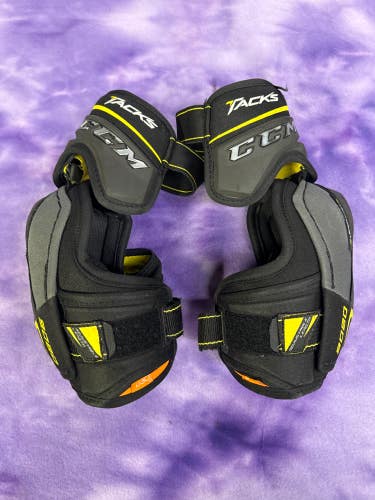 Junior Large CCM Tacks 9080 Elbow Pads (Used)