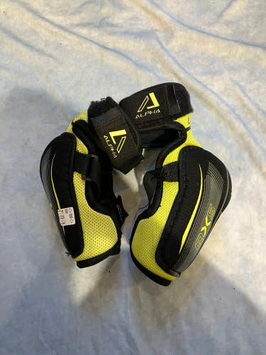 Junior Medium Warrior Alpha QX5 Elbow Pads (Used)