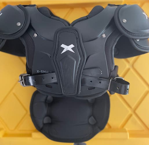 XS Youth Xenith Flyte Shoulder Pads (Used)